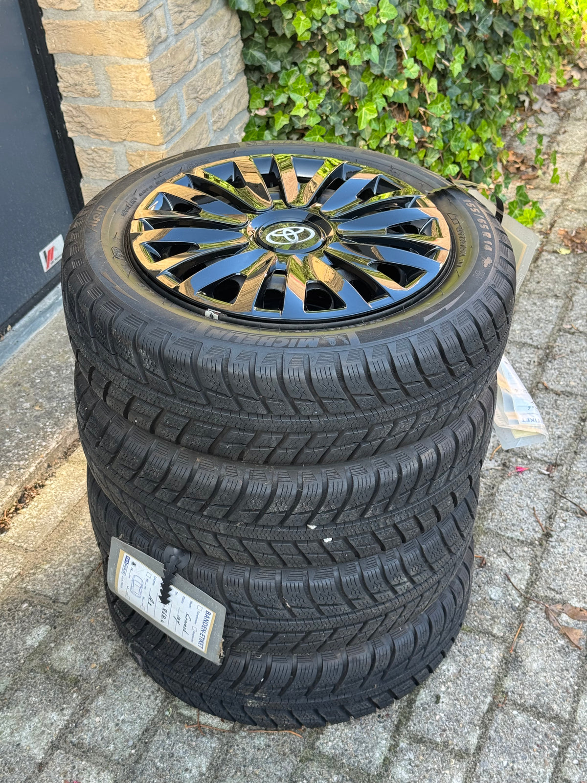 Zwarte Wieldoppen Set - Geschikt voor bijv. Toyota - 14 Inch - Nieuw in Doos!